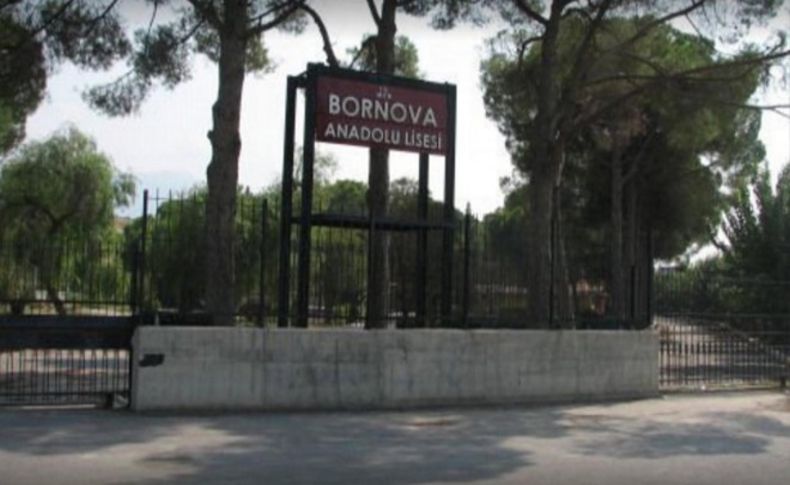 Bornova Anadolu Lisesi'nin Fransızca öğretmeni geri döndü