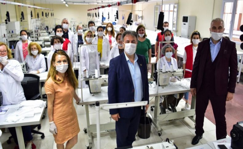 Bornova’da yarım milyon ücretsiz maske dağıtıldı