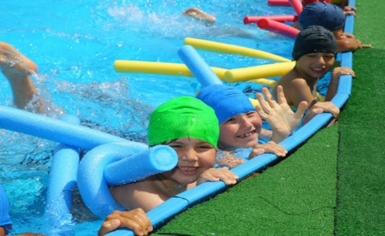 Bucalı çocukların havuz keyfi: Yaz onlara güzel