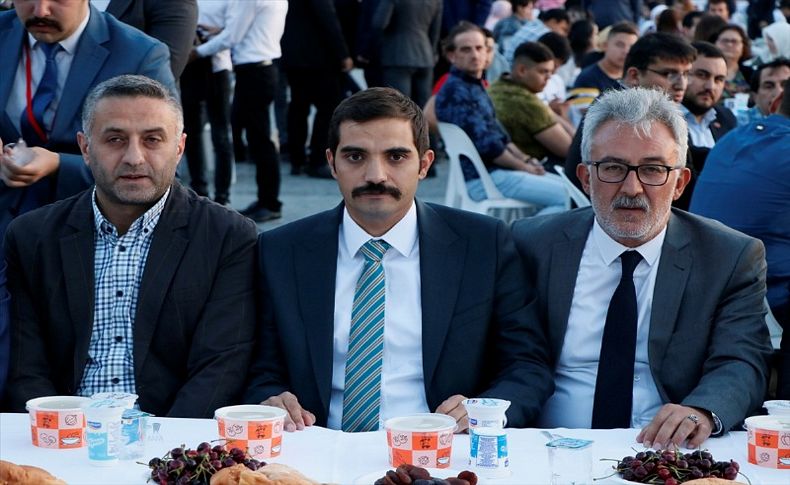 Çakıroğlu adına Cumhuriyet Meydanı'nda iftar