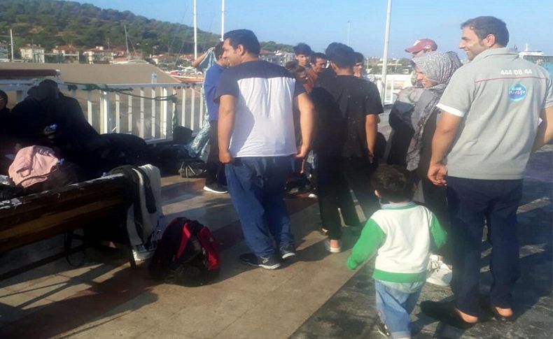 Çeşme açıklarında 3 ayrı lastik botta 109 göçmen yakalandı