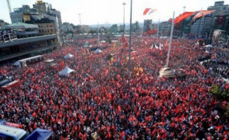CHP'den Taksim'de 'darbeye hayır' manifestosu