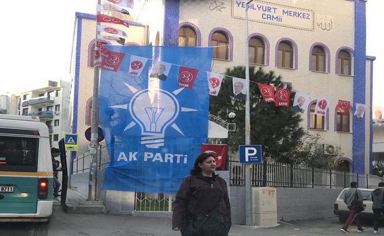 CHP’den AK Parti’ye ‘Camiye bayrak asma’ tepkisi