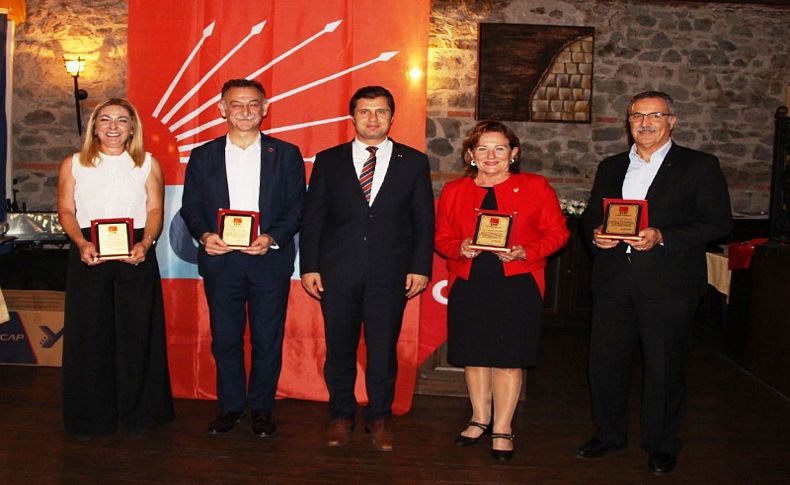 CHP İzmir eğitim ordusunu onurlandırdı