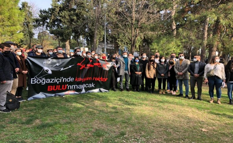 CHP İzmir Gençlik'ten 'kayyum rektör' çıkışı; Bilime kelepçe vurulmaz