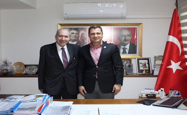 CHP İzmir'e önemli ziyaret! Eski Genel Başkan'dan tebrik