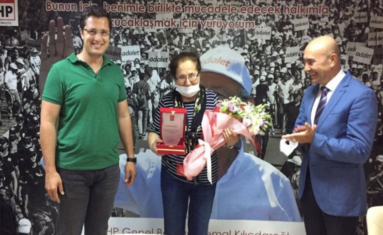 CHP İzmir'in Hatice Annesi emekli oldu
