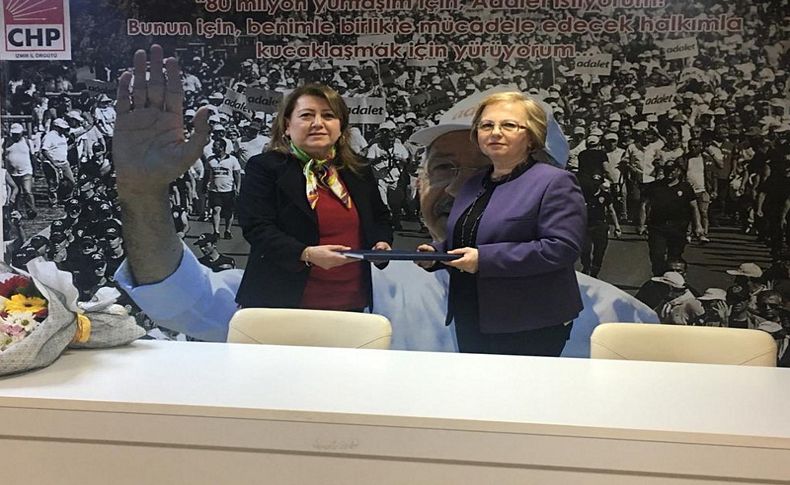 CHP İzmir Kadın Kolları’nda devir teslim yapıldı