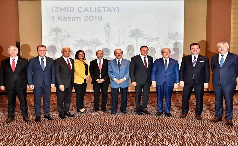 CHP’li büyükşehir belediye başkanları İzmir’de toplandı