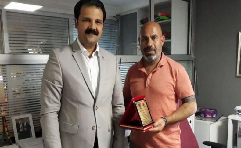 CHP'li Gruşçu'dan Mithat Umutoğulları'na Kırılmaz Kalem ödülü