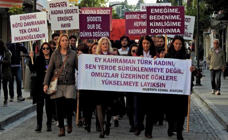 CHP'li kadınlar, kadına şiddete karşı yürüdü