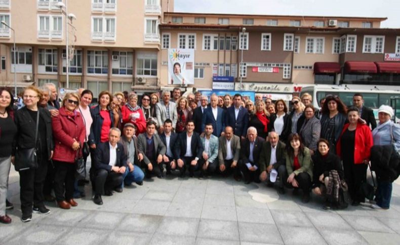 CHP'li Karabağ, Kula'da 'hayır' çalışmasına katıldı