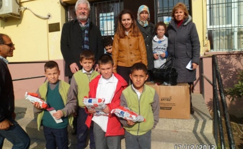 CHP Karşıyaka'dan öğrencilere destek