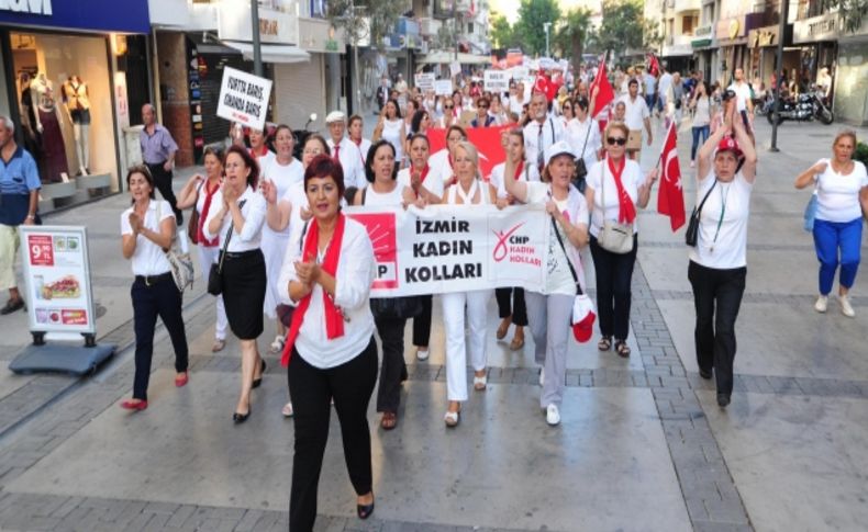 CHP'li kadınlar barış için yürüdü