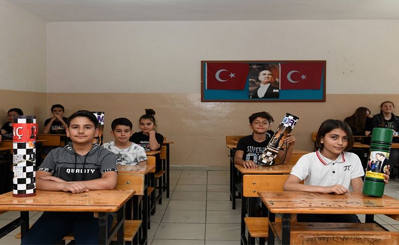 Çiğli Belediyesinden okullara satranç takımı