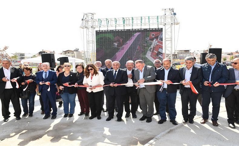 Çiğli'ye çifte park törenle açıldı
