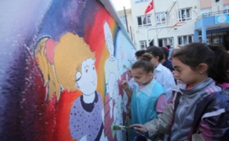 Karabağlar'da çocuk hakları duvarı