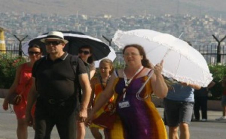 Turistler sıcaktan bunaldı