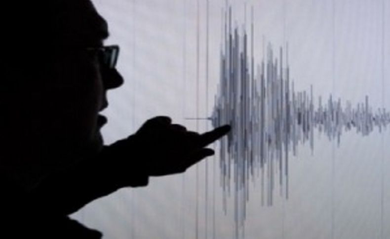 İzmir'de deprem: Kent 4.1'le sarsıldı!