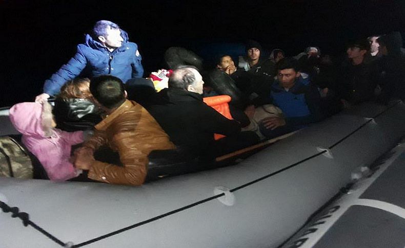 Dikili'de 25 göçmen yakalandı
