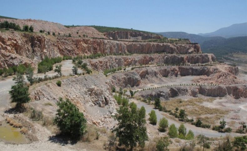 Dikili’de 600 dekarlık maden sahası rehabilite edildi