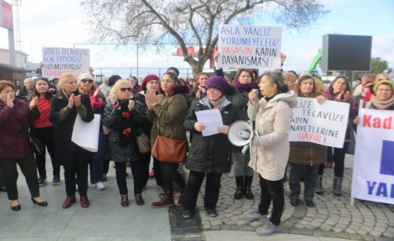 Dikili'de kadınlardan taciz protestosu