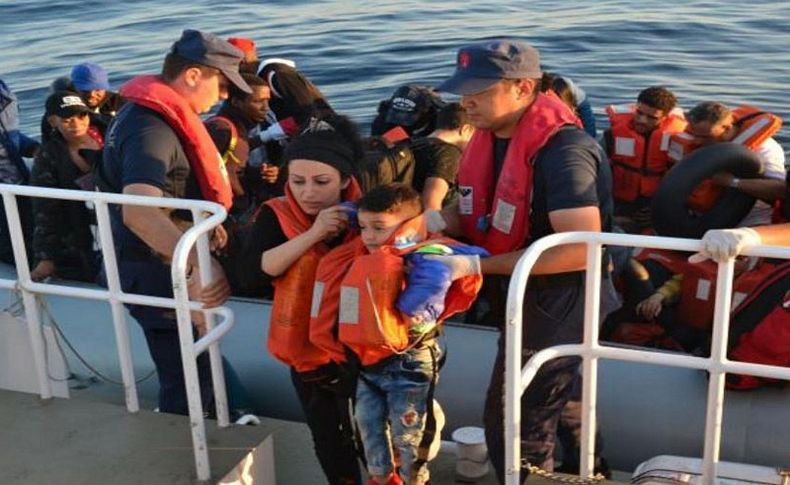 Dikili ve Foça'da 153 kaçak göçmen yakalandı