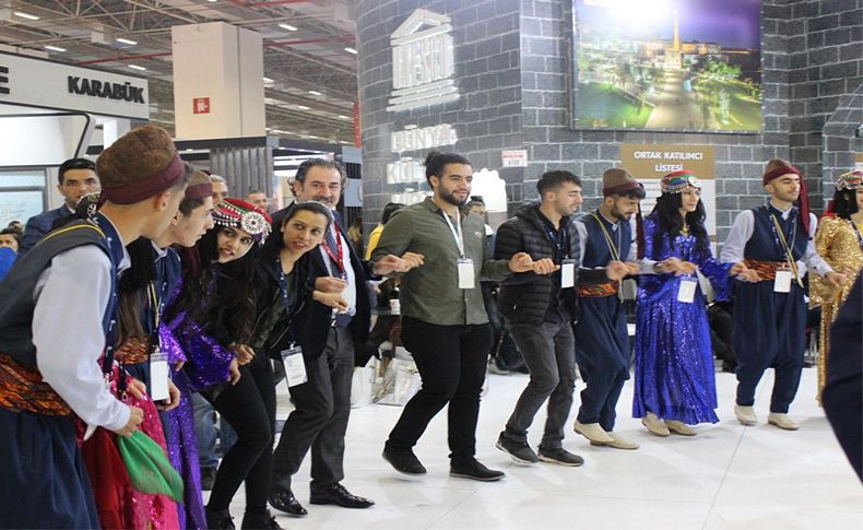 Diyarbakır'ın halk oyunları ilgi çekti