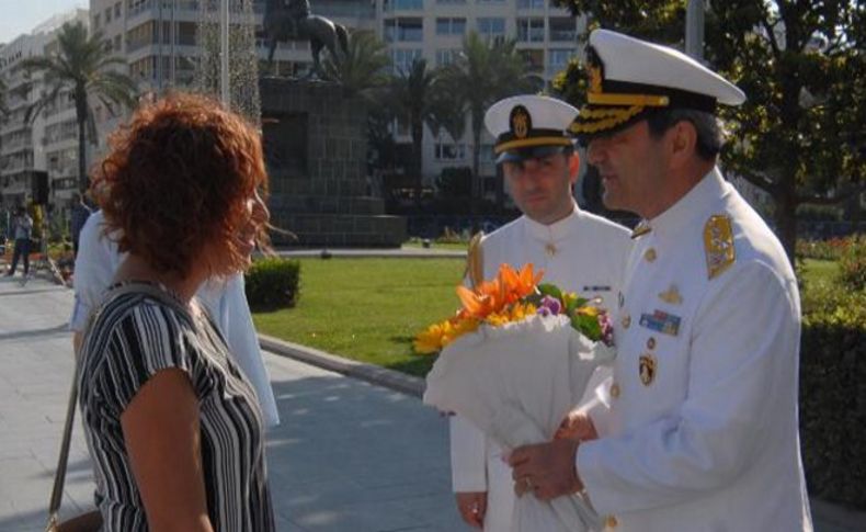 Askeri gemiler 'Beyaz Fırtına Tatbikatı' için İzmir'e geldi