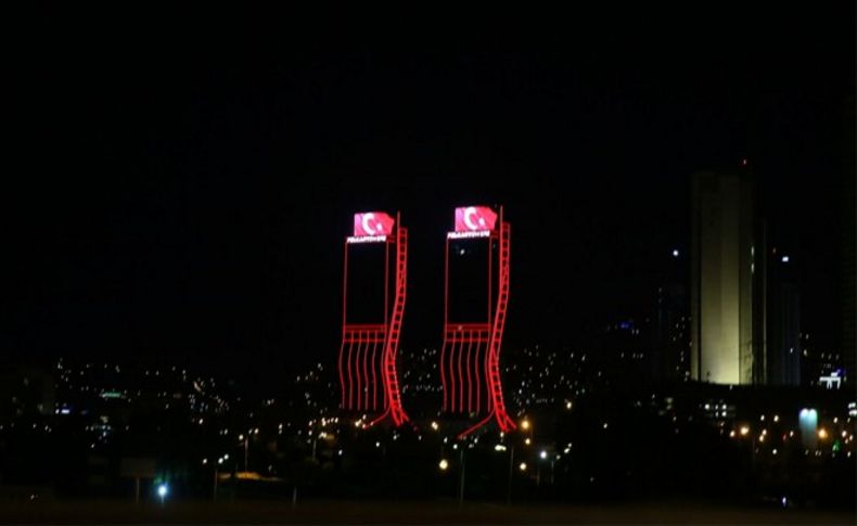 Dün gece İzmir'in ikiz kuleleri böyle mesaj verdi