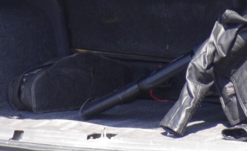 Duruşmaya gelenlerin otomobillerinde iki pompalı tüfek bulundu