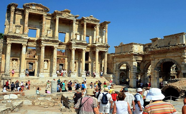 Efes Antik Kenti 2 milyon ziyaretçiye yaklaştı