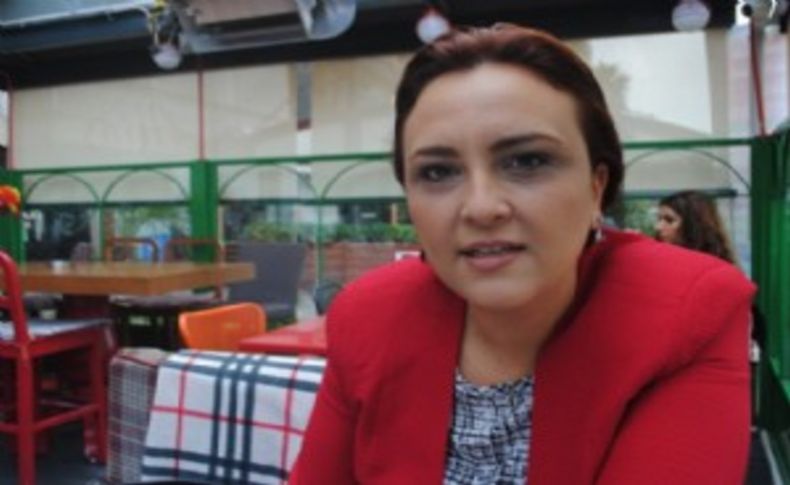 Tataroğlu, İzmir'de kadın olmayı anlatacak