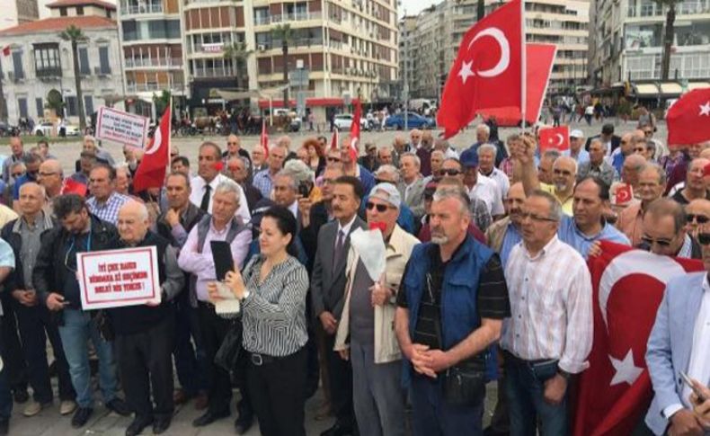 İzmir'de emekli askerlerden çifte protesto