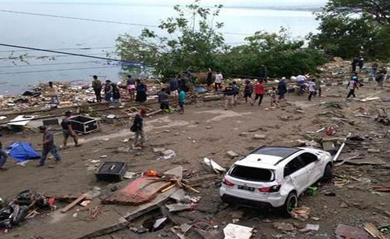 Endonezya'daki depremde 384 kişi öldü
