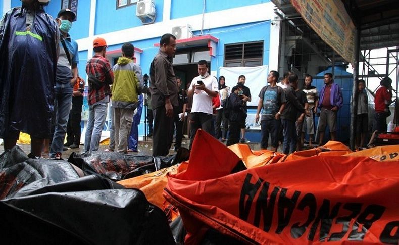 Endonezya'daki tsunamide ölü sayısı 281'e çıktı