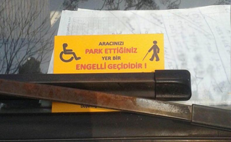 İzmir'de engelsizlerin engeline kartvizitli uyarı