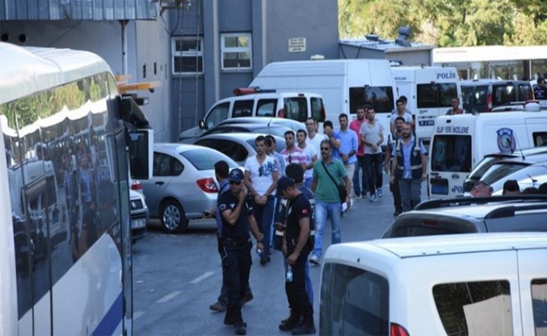 Foça'da gözaltına alınan 206 asker sorguda