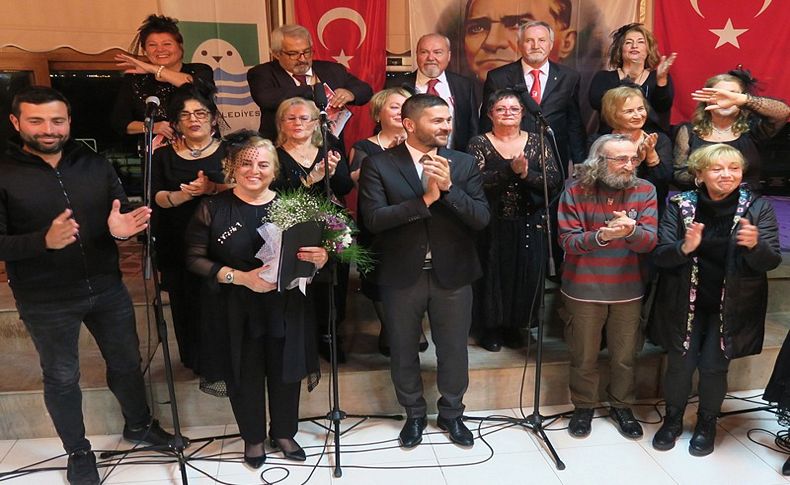 Foça'da beğeni toplayan Atatürk anması