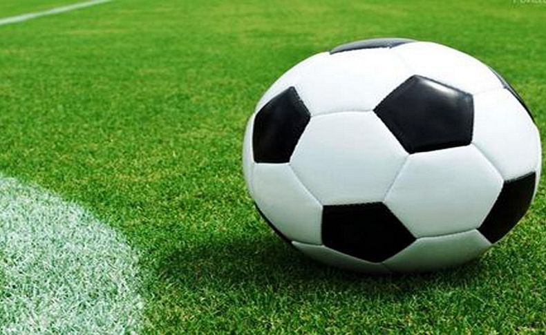 Futbolda Ege Kupası oynanan 4 müsabakayla başladı