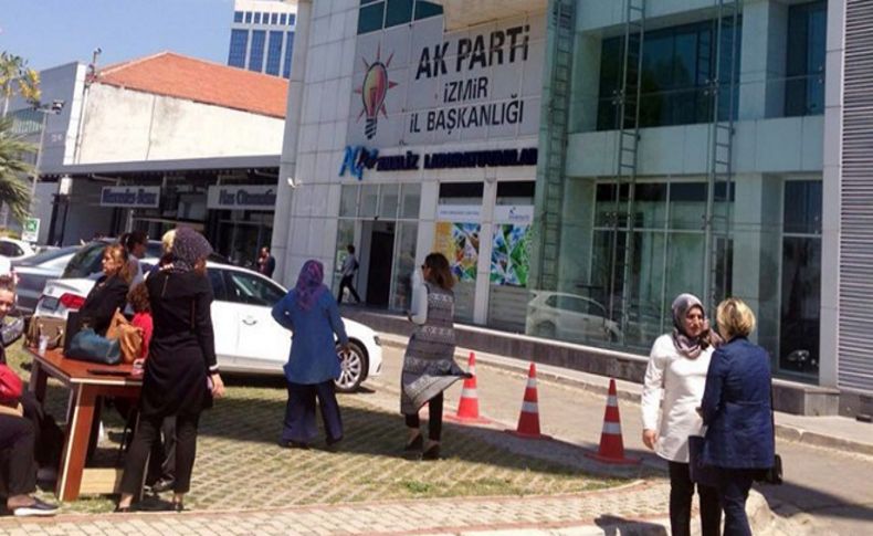 AK Parti İzmir il binasında 'zehirli gaz' alarmı!