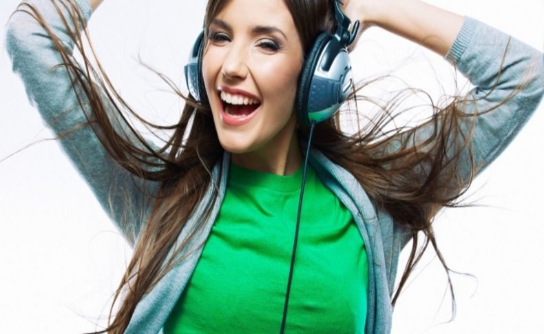 Gençlerin müzik tutkusu sayesinde ayda 100 bin kulaklık satılıyor