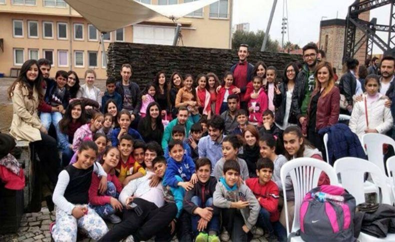 İzmir'in gönüllü gençleri binlerce kardeş ve yaşlıya ulaştı