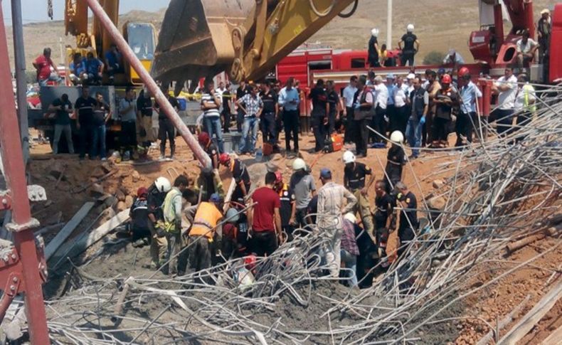 İzmir'de yol inşaatında feci kaza: 4 işçi öldü