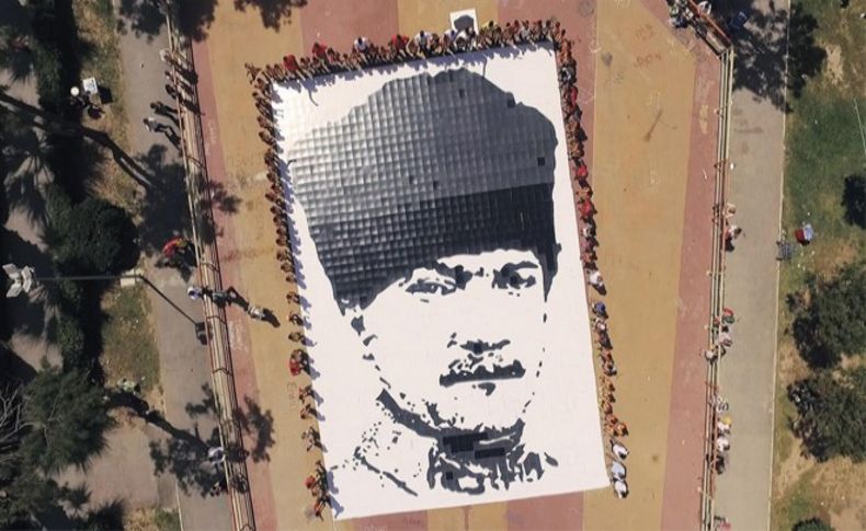 Göztepeli minikler Atatürk posteri oluşturdu