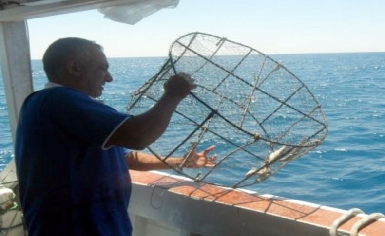 Hatay'da kafesle balık avlayan 3 kişiye 2 bin 769 lira ceza kesildi