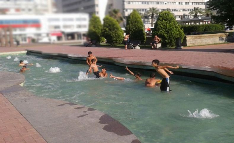 Havalar ısındı çocuklar süs havuzlarına akın etti: Dikkat çok tehlikeli