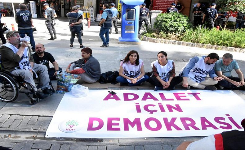 HDP'li 5 vekil, İzmir'de oturma eylemine başladı