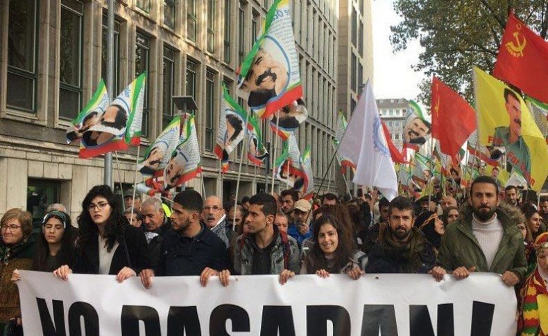 HDP yürüyüşünde Öcalan posteri açıldı