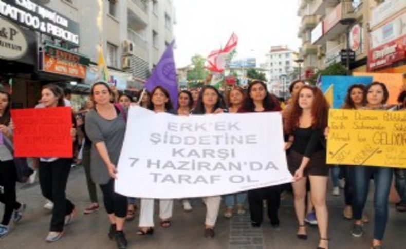 İzmir'de HDP'li kadınlar kadına şiddeti kınadı